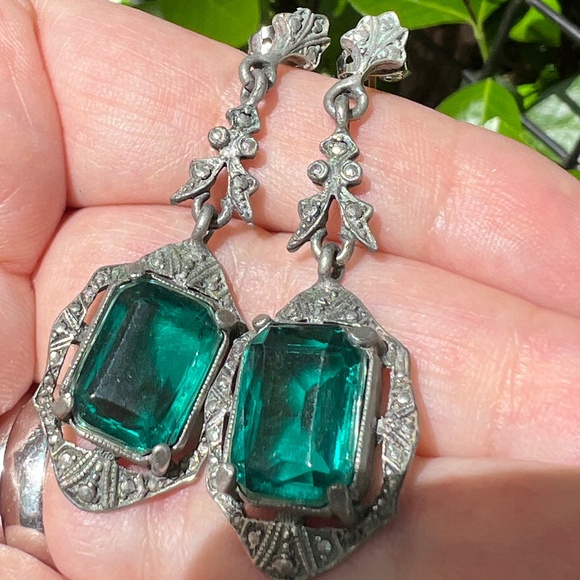 VINTAGE ART DECO STYLE EMERALD GREEN COLOR PASTE DANGLE DROP LONG EARRINGS